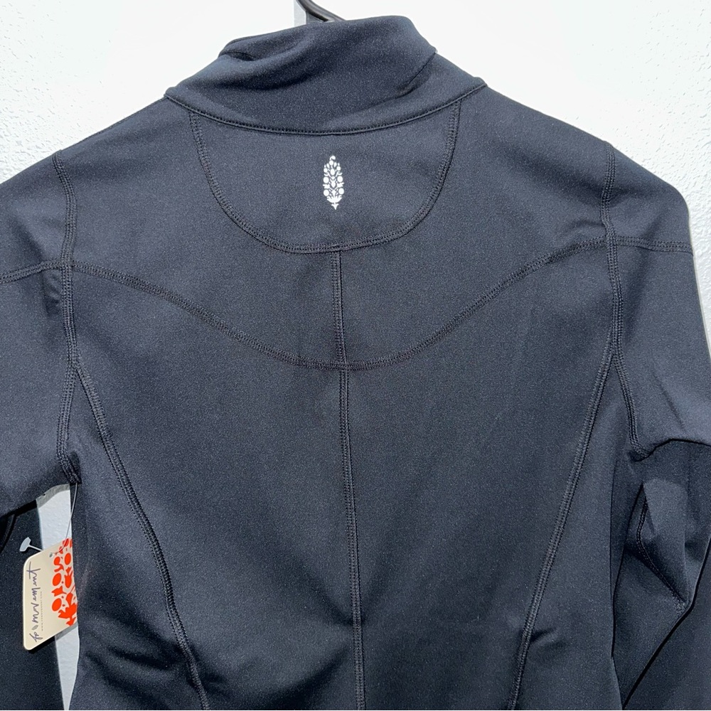 NWT Free People Run The Course Half Zip Up Layer Black Long Sleeve Gym Running - Picture 8 of 10